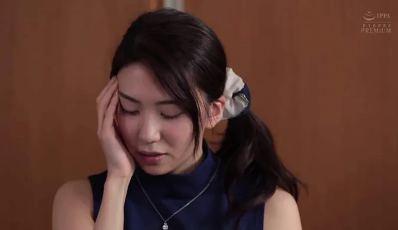 Bị ông anh hàng xóm bỏ thuốc ngủ rồi địt trước ngày cưới